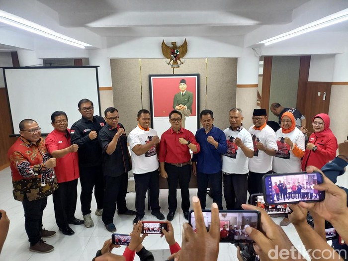 Empat parpol nonparlemen mendeklarasikan dukungan ke pasangan calon Wali Kota-Wakil Wali Kota Solo yang diusung PDIP Solo, Sabtu (14/9/2024).