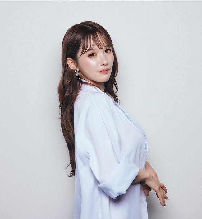 Hirase mengaku mengeluarkan biaya 20 juta yen atau sekitar Rp 2,1 miliar untuk menjalani berbagai prosedur kecantikan. Foto: Instagram/@nyairin_18