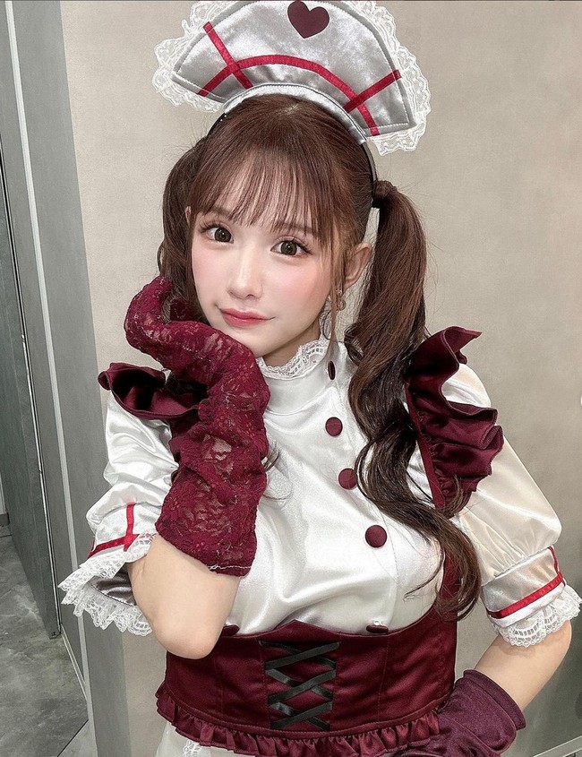 Hirase mengaku, melakukan transformasi wajah telah mengubah hidupnya. Dari gadis kecil yang tidak percaya diri kini menjadi influencer dengan jutaan followers hingga selebriti. Foto: Instagram/@nyairin_18