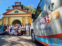 Momen Puluhan Traveler Berkeliling di Keraton Sumenep dan Desa Keris