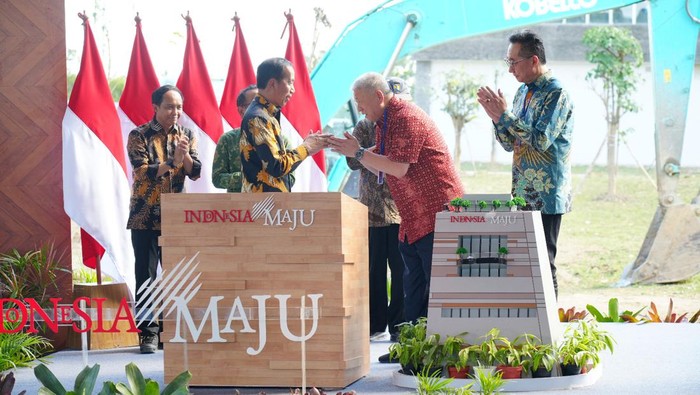Kala Jokowi Tak Percaya Hotel Garapan Bos PIK cs di IKN Kelar 9 Bulan Hotel Nusantara Swissotel milik Aguan Cs dibangun dalam jangka waktu 9 bulan. Presiden Joko Widodo (Jokowi) yang langsung meresmikannya. Ini potretnya