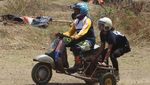 Keseruan Kompetisi Scooter Fun Cross di Kediri