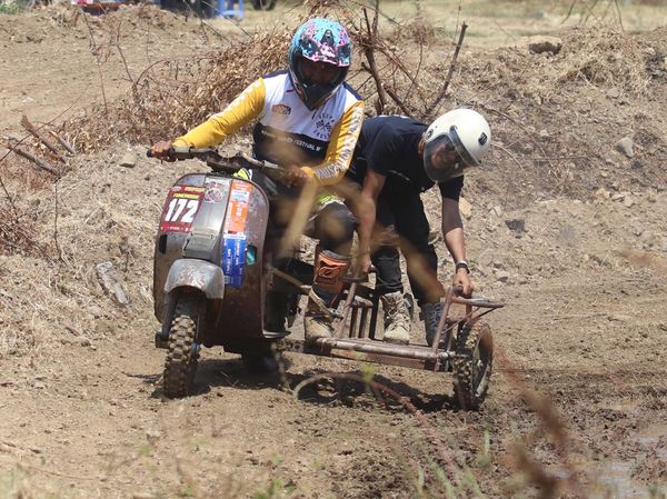Keseruan Kompetisi Scooter Fun Cross di Kediri