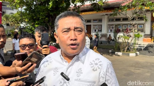 Ketua KPU Bali I Dewa Agung Gede Lidartawan di kantornya, Sabtu (14/9/2024). (I Nyoman Adhisthaya Sawitra)