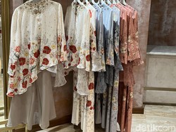 Klamby Rilis Koleksi Busana dan Hijab Nuansa Tenun hingga Flora Khas NTT