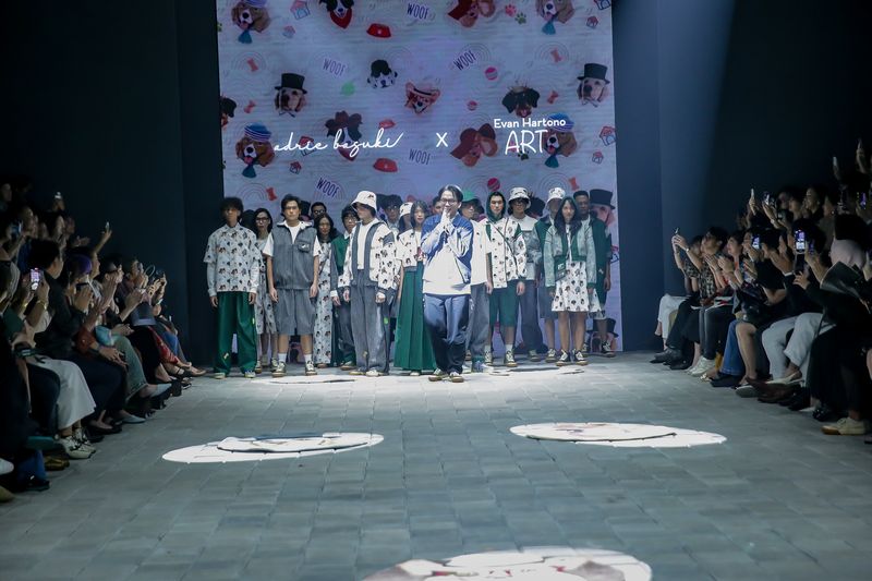 Koleksi Adrie Basuki di Plaza Indonesia Fashion Week