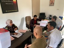 Pakai Dana BOS untuk Judol, Eks Kepsek dan Bendahara di Bengkulu Ditahan