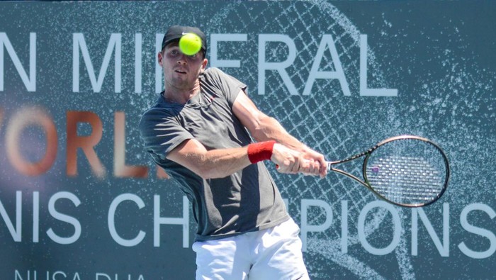 Petenis Inggris, Max Basing, meraih gelar pertamanya pada seri ketiga Amman Mineral Mens World Tennis Championship, Sabtu, 14 September 2024. Pada partai final tunggal, ia menundukkan unggulan kedelapan asal Belgia, Tibo Colson lewat rubber set  6-3, 6-7(1), 6-4.