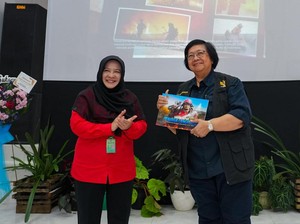 Siti Nurbaya Terima Anugerah Ibu Manggala Agni, Ibu Patriot Langit Biru