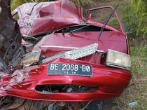 Dua Penumpang Minibus Tertimpa Truk Fuso di Tanjakan Pesisir Barat Tewas
