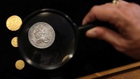 Dikutip dari Reuters, Bruun yang lahir dalam kemiskinan pada tahun 1852, mengumpulkan kekayaan melalui bisnis ekspor menteganya. Ia mengembangkan hasrat untuk mengoleksi koin sejak kecil, sehingga menghasilkan apa yang diharapkan menjadi koleksi koin non-AS paling berharga yang pernah dijual. Dikutip dari Reuters, Bruun yang lahir dalam kemiskinan pada tahun 1852, mengumpulkan kekayaan melalui bisnis ekspor menteganya. Ia mengembangkan hasrat untuk mengoleksi koin sejak kecil, sehingga menghasilkan apa yang diharapkan menjadi koleksi koin non-AS paling berharga yang pernah dijual.