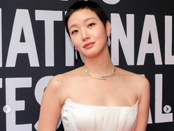 Harga Outfit Kim Go Eun Saat Berkebun Bikin Salfok, Keluaran Chanel