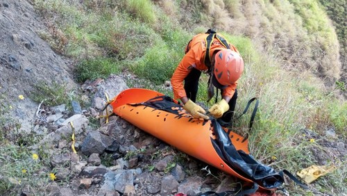 Pendaki wanita yang terperosok ke jurang saat mendaki Gunung Abang, Bali, ditemukan tewas, Sabtu (14/9/2024).