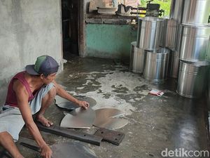 Dulu Terkenal, Kini Perajin Dandang di Lubuklinggau Gulung Tikar