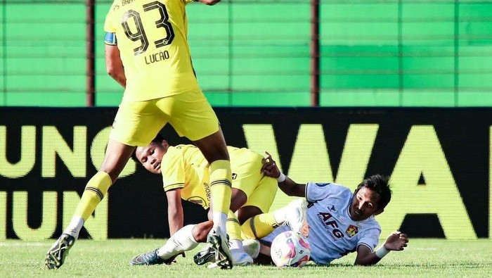Pertandingan Barito Putera Vs Persik Kediri.