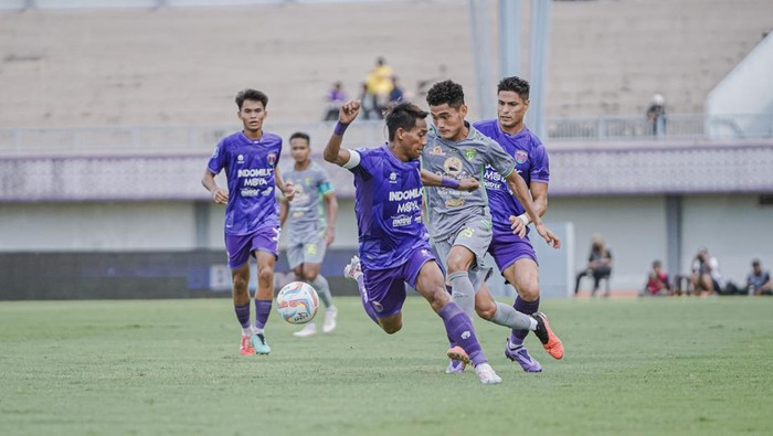 Pertandingan Persita Tangerang vs Persebaya Surabaya
