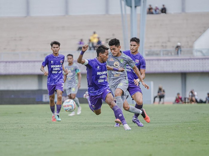 Pertandingan Persita Tangerang vs Persebaya Surabaya