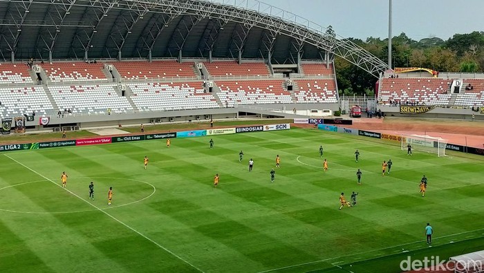 Pertandingan Sriwijaya FC melawan PSKC Cimahi di Stadion GSJ Palembang.
