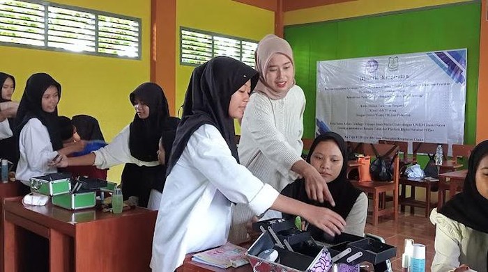 PKBM Al-Maarif beri pelatihan keterampilan makeup