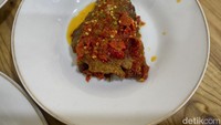 Menu dendeng lambok di sini juga tak kalah jadi favorit. Disajikan dengan sambal merah yang menambah kelezatan tersendiri. Foto: detikcom/Riska Fitria
