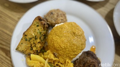 Kelezatan Rendang RM Tabik Salero yang Pakai Rempah Asli Bukittinggi