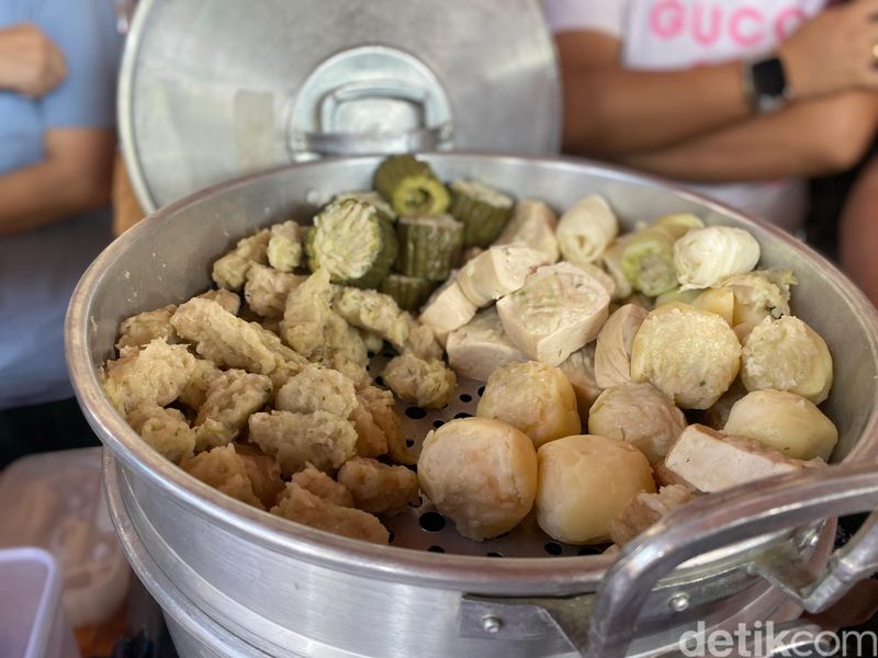 Siomay viral di Gading Serpong