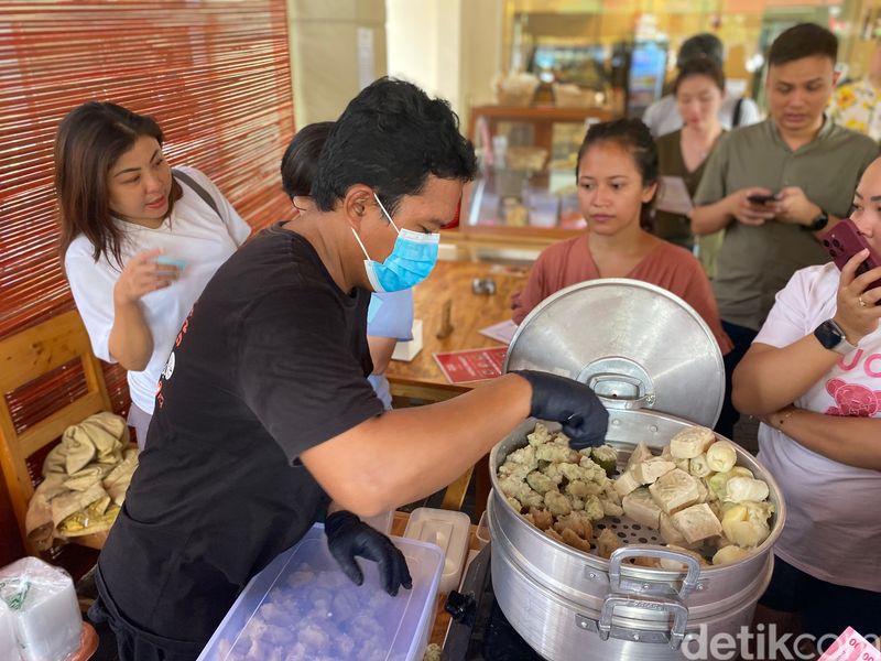 Siomay viral di Gading Serpong