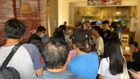 Setiap harinya Siomay Benteng Arya diantre pelanggan. Hanya 2 jam saja siomay yang dijualnya ludes terjual. Foto: detikFood/Yenny Mustika Sari