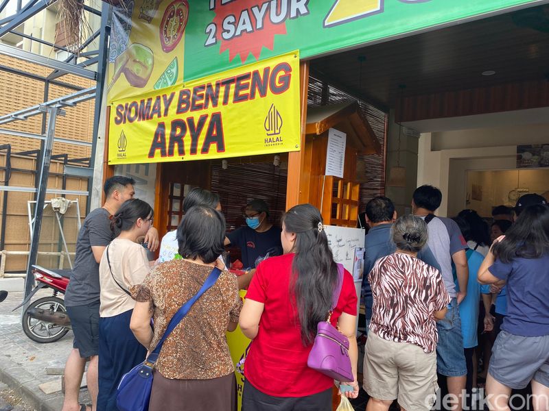 Siomay viral di Gading Serpong