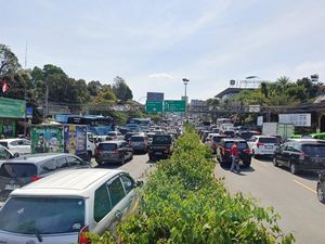 Video: Libur Natal, One Way Arah Puncak Diterapkan Pagi Ini