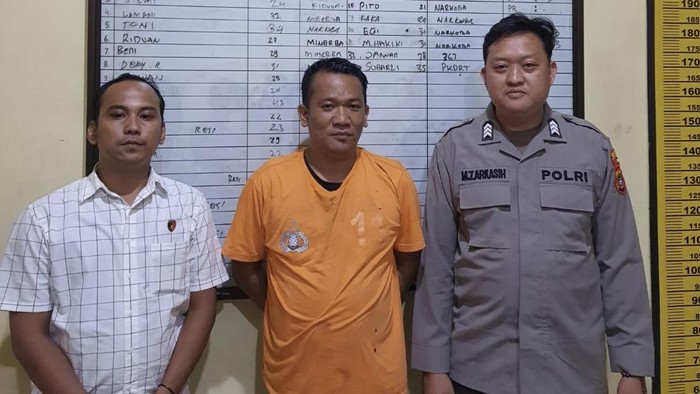 Sudarsono alias Panjul (37) berbaju tahanan.
