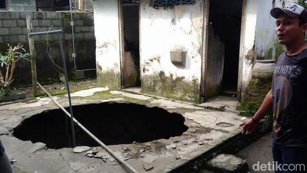 Sumur yang ambles di Kediri bersusulan hingga berjumlah 60 lebih.