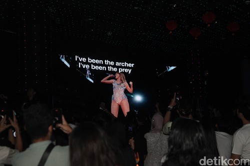 Swifties Semangat Banget Karaokean di d'Eras Vaganza!