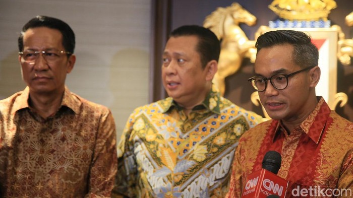 Ketua Umum Kamar Dagang dan Industri (Kadin) Indonesia versi Munaslub Anindya Bakrie mengatakan Musyawarah Nasional Luar Biasa (Munaslub) digelar dan memutuskan dirinya sebagai Ketua Umum merupakan inisiatif dari Kadin daerah dan asosiasi.