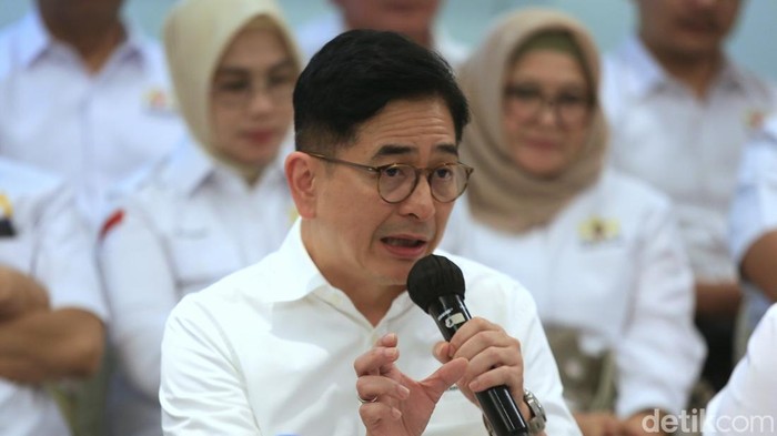 Arsjad Rasjid Sebut Munaslub Pengangkatan Anindya Bakrie Tidak Sah Ketua Umum Kadin Indonesia Arsjad Rasjid menyampaikan keterangan kepada wartawan terkait Munaslub di Jakarta, Minggu (15/9/2024).