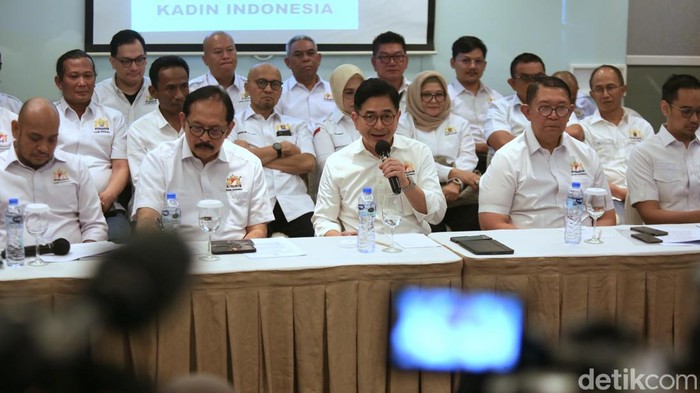 Ketua Umum Kadin Indonesia Arsjad Rasjid menyampaikan keterangan kepada wartawan terkait Munaslub di Jakarta, Minggu (15/9/2024).