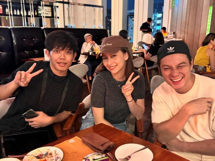 Baim Wong Cicip Nasi Padang hingga Makan Bareng Anna Jobling