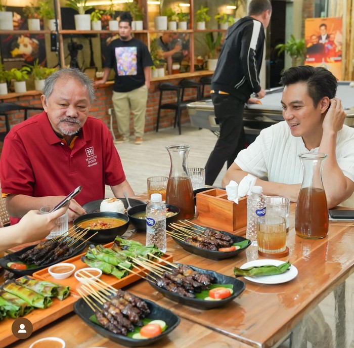 Baim Wong Cicip Nasi Padang hingga Makan Bareng Anna Jobling
