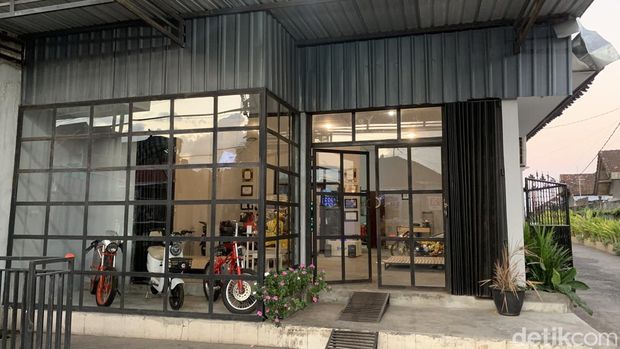Bengkel dan dealer Electric Wheel di Jalan Antasura Nomor 50, Desa Peguyangan Kangin, Kecamatan Denpasar Utara, Kota Denpasar, Bali. (Rizki Setyo Samudero/detikBali)