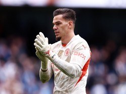 Man City butuh penerus Ederson. Donnarumma dikabarkan sempat tertarik menjajal Premier League di masa mendatang (Getty)