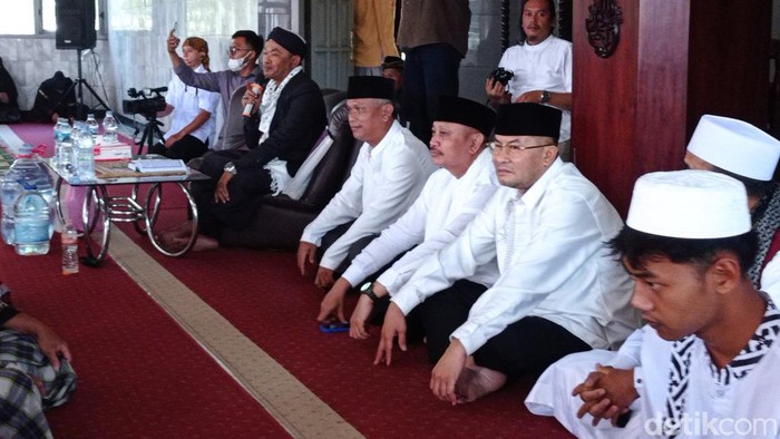 Erwan Setiawan saat menghadiri pengajian di Masjid Itje Tasikmalaya.