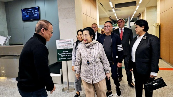 Foto: Momen Megawati tiba di St Petersburg. (dok. PDIP)