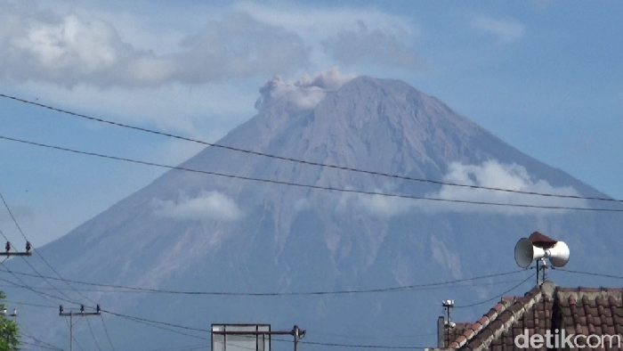 Gunung Semeru Lumajang.