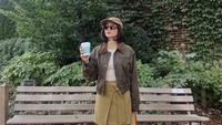 Pemain sinetron Putih Abu-Abu itu tampaknya sangat suka minum kopi. Beberapa kali ia mengabadikan momen saat menikmati secangkir kopi. Foto: Instagram @febbyrastanty
