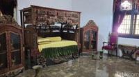 Ini tempat tidur ratu di Keraton Sumenep.