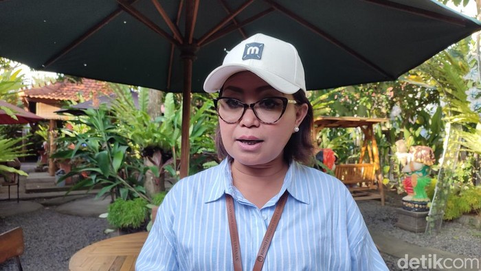 Komisioner KPU Tabanan Divisi Sosialisasi, Pendidikan Pemilih, Partisipasi Masyarakat dan SDM, Ni Putu Suaryani saat ditemui detikBali, Sabtu (14/9/2024). (Ahmad Firizqi Irwan)