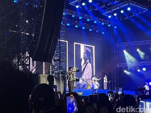 Konser SO7 Tunggu Aku di Medan Meriah, Eross: Kota Paling Kencang di Sini
