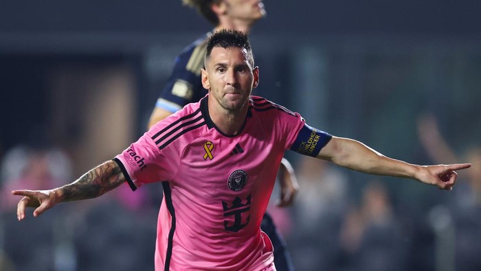 FORT LAUDERDALE, FLORIDA - SEPTEMBER 14: Lionel Messi #10 of Inter Miami celebrates after scoring a goal against the Philadelphia Union during the first half of the game at Chase Stadium on September 14, 2024 in Fort Lauderdale, Florida. (Photo by Megan Briggs/Getty Images)