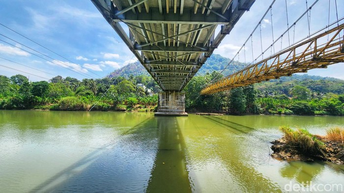 Lokasi yang ramai disebut munculnya rombongan buaya nyebrang Sungai Cimandiri Sukabumi.