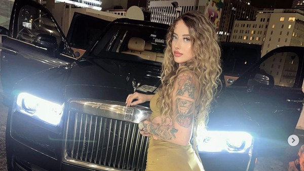 Foto Model Seksi Kontroversial Nyetir Sambil Mabuk Sebabkan 2 Orang Meninggal